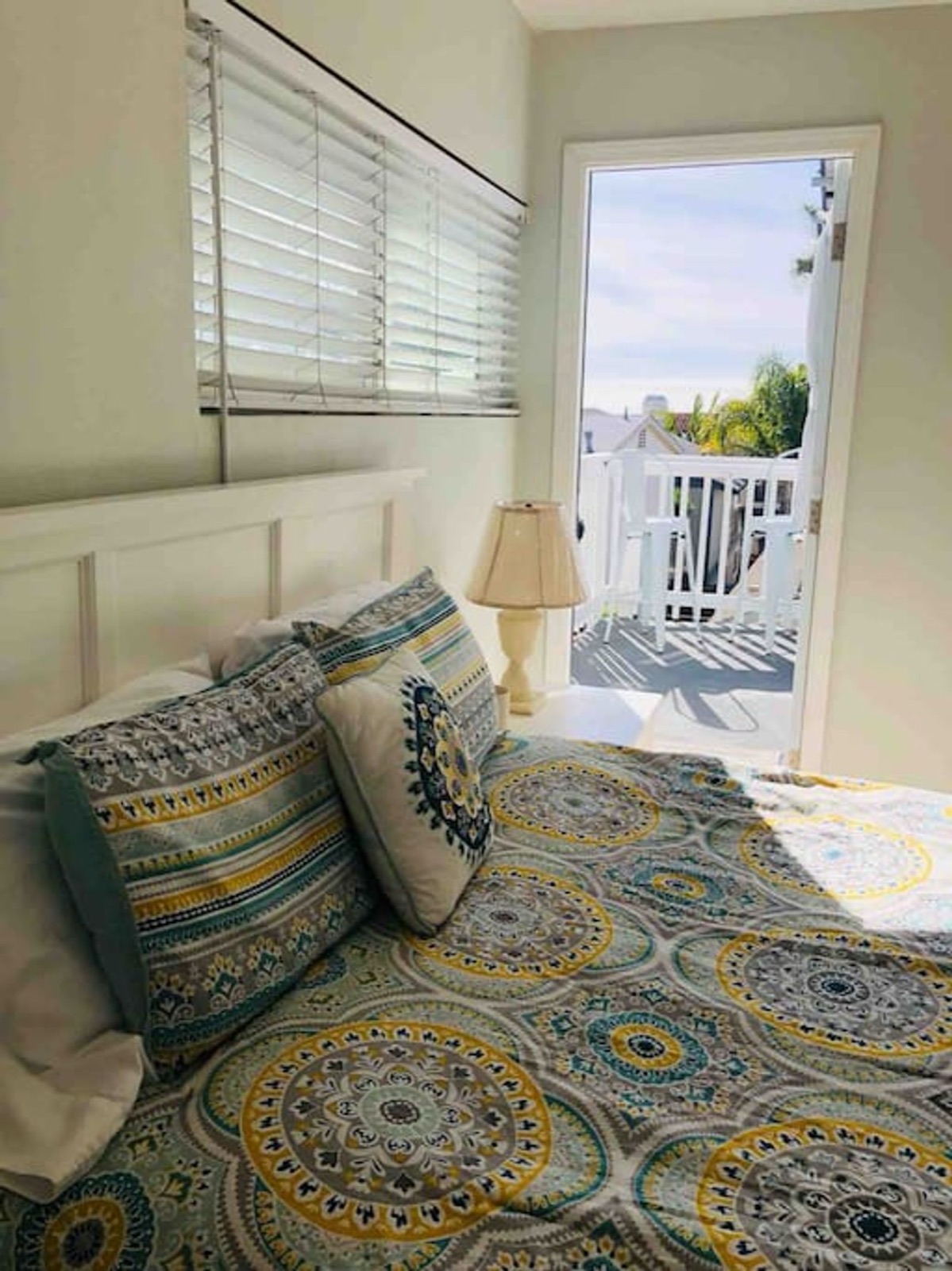 San Clemente's Jewel (Unit D) — window nook
