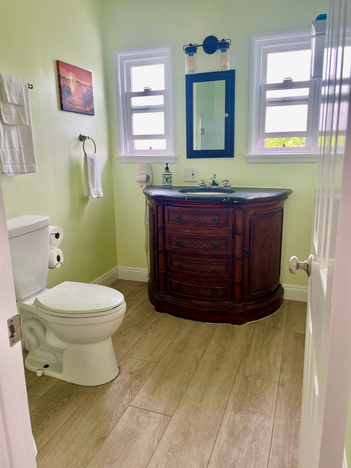 San Clemente's Jewel (Unit D): full bath vanity