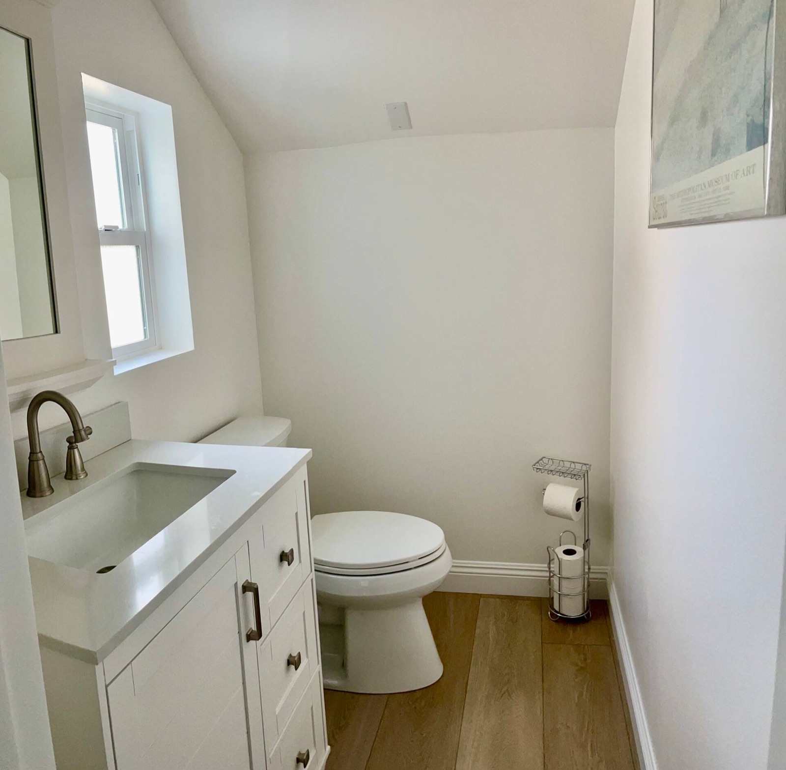 San Clemente's Jewel (Unit D): half bath