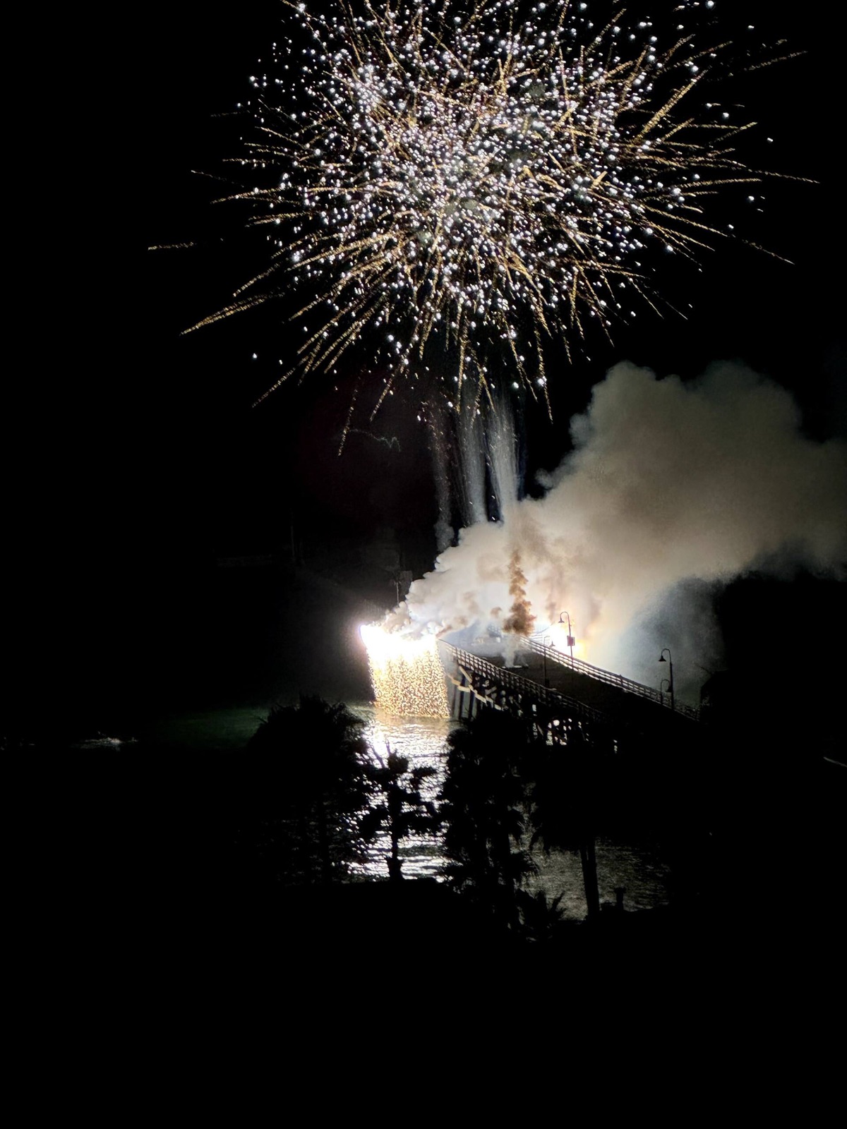 San Clemente's Jewel (Unit D): rooftop fireworks night