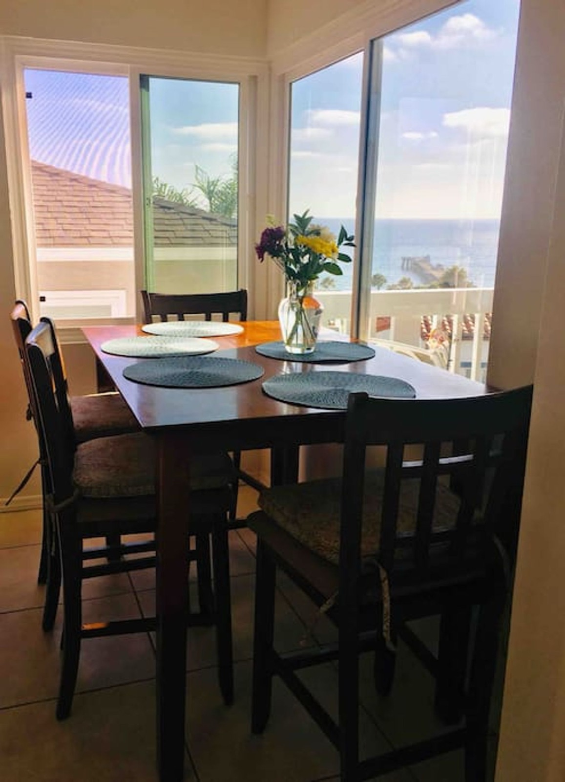 The Retreat (Unit E) — dining